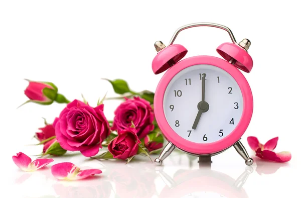 Bouquet of roses and pink alarm clock — Stock Photo, Image