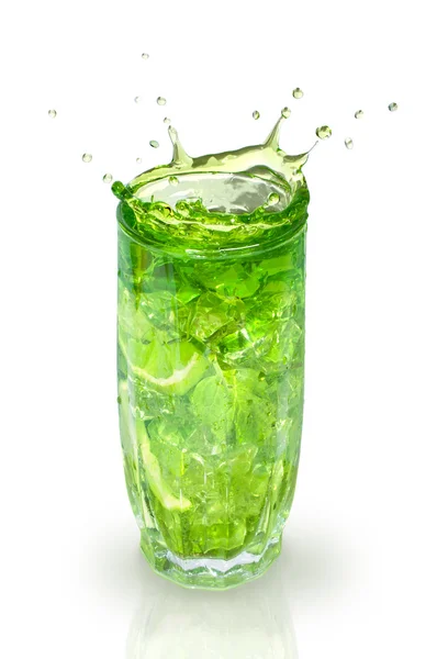 Erfrischender Cocktail mit Minze und Limette — Stockfoto