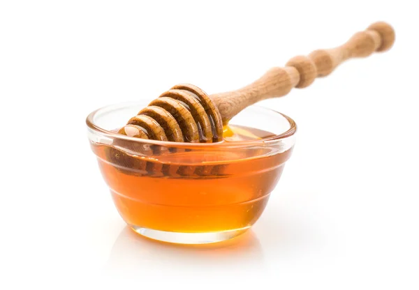 Мед с деревянной ковшой — стоковое фото