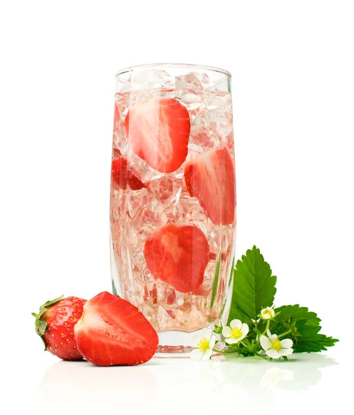 Refreshment beverage with strawberries and ice cubies — Stock Photo, Image