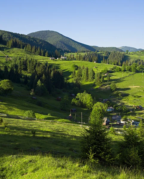 Village dans les collines — Photo