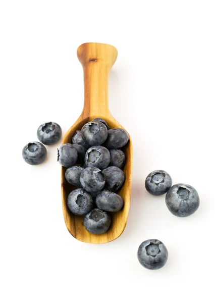 Mogna blåbär i trä scoop — Stockfoto