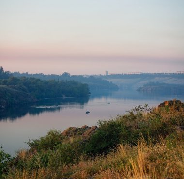 Nehrin üzerinde şafak