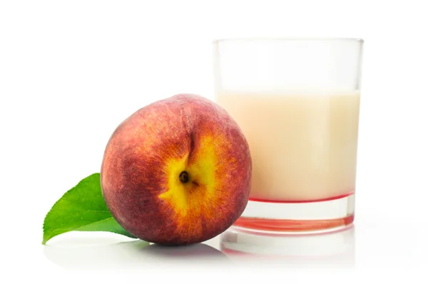 Yogur de melocotón y fruta fresca — Foto de Stock