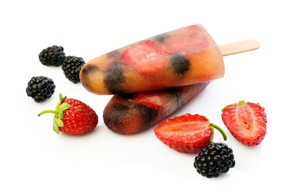 Φρούτα γρανίτα με φρέσκα μούρα — Φωτογραφία Αρχείου