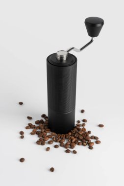 Açık arkaplanda kahve çekirdekleri olan siyah bir el değirmeni. Kahve ayinini, sakin işçiliği, hassasiyeti ve modern günlük basitliği vurgulayan temiz, sade bir hayat..