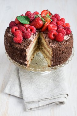 Taze dutlu çikolatalı pasta.