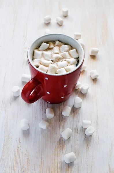 Malvavisco con un chocolate caliente — Foto de Stock