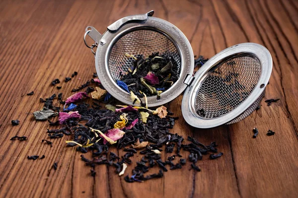 Herbal tea and tea strainer — Stock Photo, Image