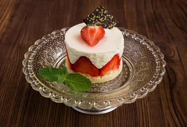 可口的奶油草莓蛋糕 — 图库照片