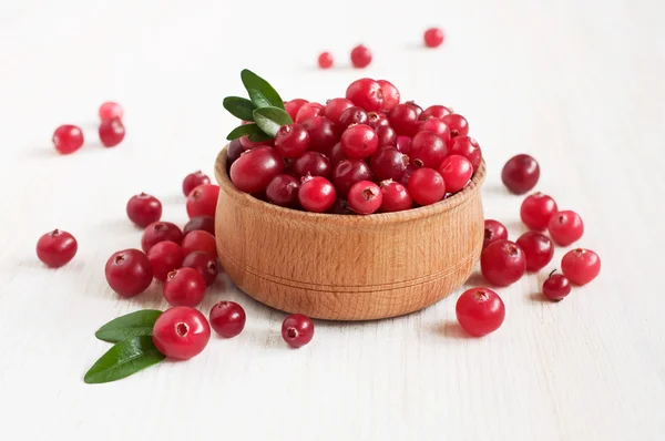 Cranberries in wooden bowl — Stock Photo, Image