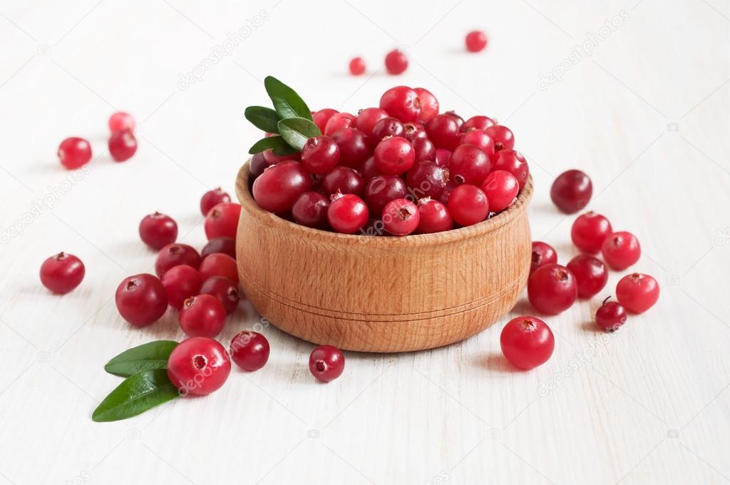Cranberries in wooden bowl 