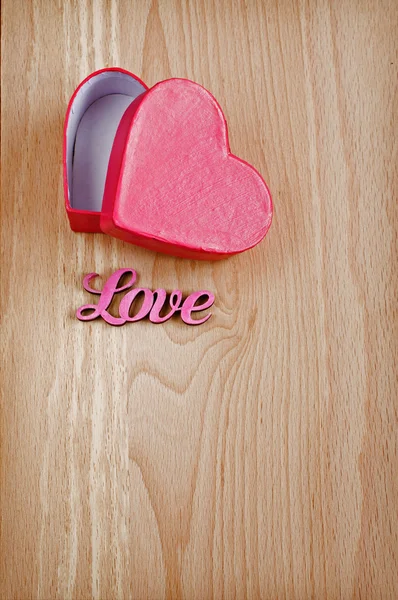 Scatola regalo rosa a forma di cuore — Foto Stock