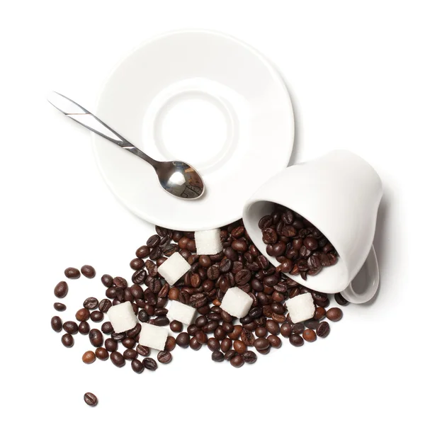 Scattering coffee beans, a cup and saucer. isolated on white — Stock Photo, Image