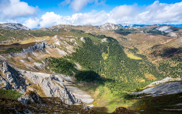 Панорама Гор Долины Голубой Луны Взятая Саммита Шика Шангри Юньнань Стоковая Картинка