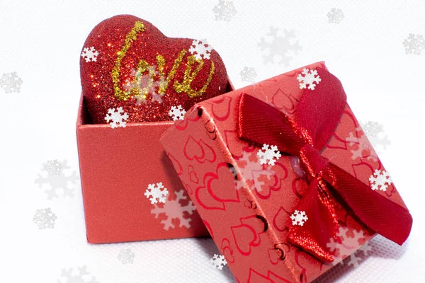 Saint Valentin Cadeau Dans Une Boîte Rouge Avec Cœur — Photo