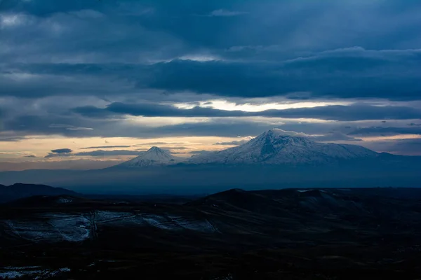 Συννεφιά Ημέρα Και Όρος Ararat — Φωτογραφία Αρχείου