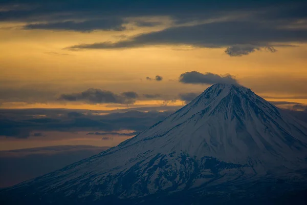 Ararat Hegy Csúcsát Felhők Borítják — Stock Fotó