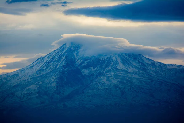 Cima Del Monte Ararat Coperta Neve Nuvole — Foto Stock