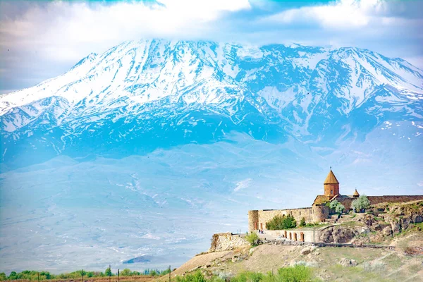 Ararat山背景下的Khor Virap修道院 — 图库照片
