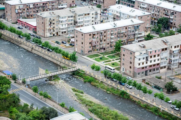 Casas Residenciales Orillas Del Río Una Ciudad Con Hermosas Casas — Foto de Stock