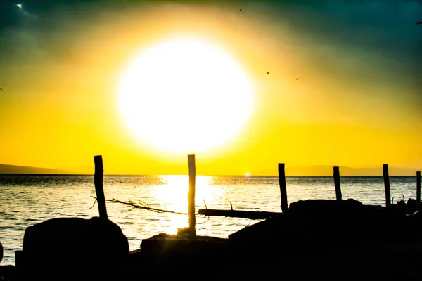 Traumhafter Sonnenuntergang Über Dem Meer Riesige Goldene Sonne Über Dem — Stockfoto