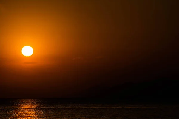 Céu Está Arder Laranja Sol Pôr Sol Fantástico Fantástica Visão — Fotografia de Stock