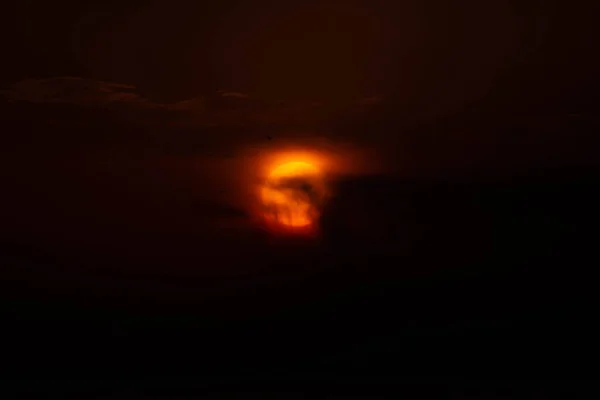 Céu Está Arder Laranja Sol Pôr Sol Fantástico Fantástica Visão — Fotografia de Stock