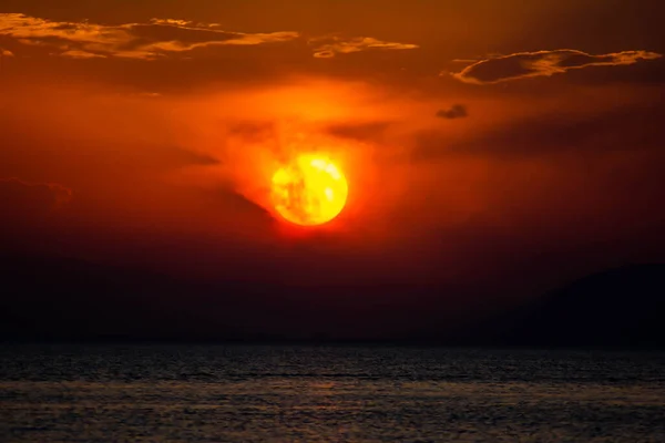 Fantastic Sunset Sea Huge Golden Sun Sea Sun Rays Reflected — Stock Photo, Image