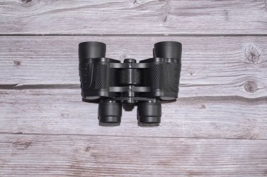 Dürbün tahta arka planda. Kopyalama alanı olan üst görünüm