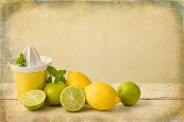 Lemons on grunge background — Stock Photo, Image