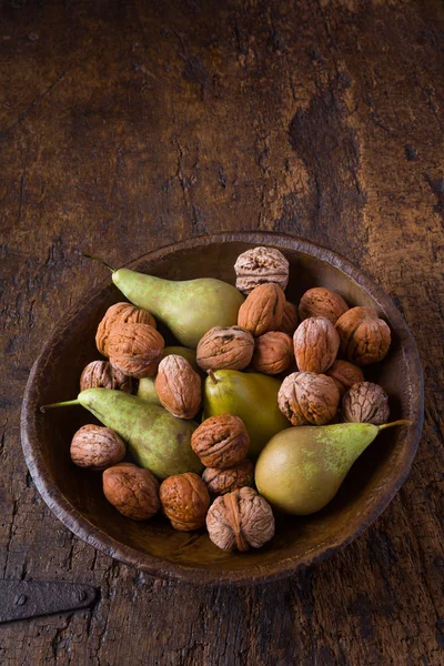 Autumn pears and walnuts in a bowl — Stock Photo, Image