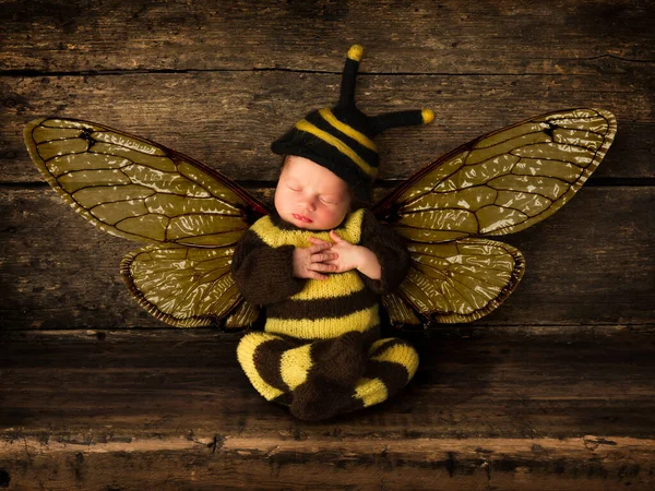 Nouveau Adorable Bébé Garçon Tenue Abeille Dormant Sur Une Vieille — Photo