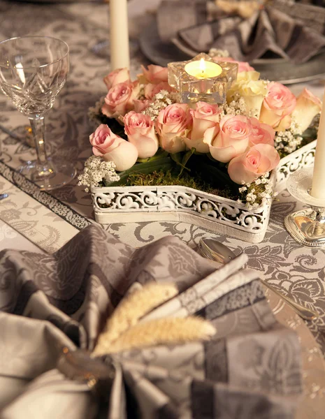 Dinner table flower arrangement — Stock Photo © Klanneke #132676160