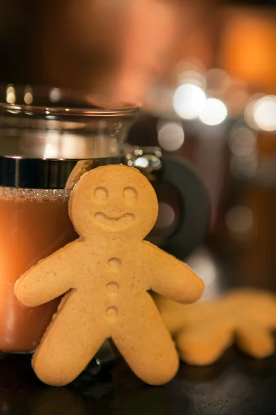 ジンジャーブレッドのクッキーとコーヒー — ストック写真