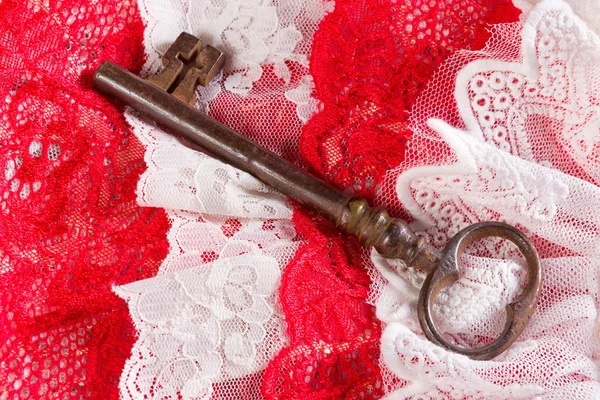 Seksi dantel üzerinde gizli anahtar — Stok fotoğraf