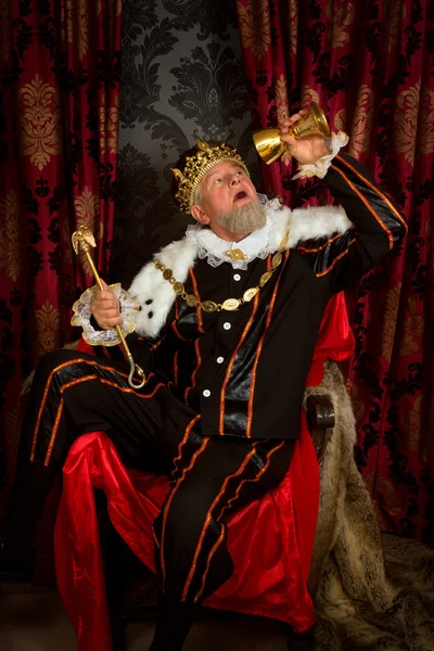 Dronken koning met scepter — Stockfoto