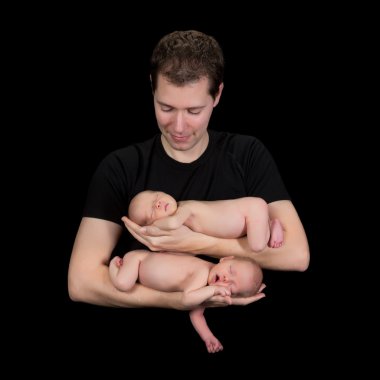 Babası ikiz bebekler