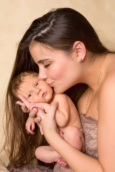 Mother kissing newborn baby — Stock Photo, Image