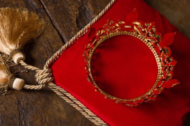 Kırmızı kadife kralın tacı