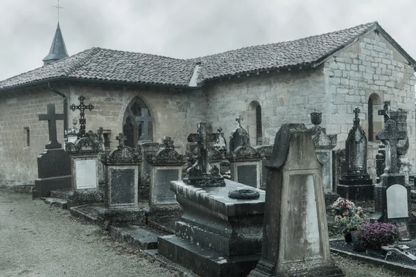 Graveyard in autumn — Stock Photo, Image