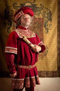 Rönesans Kralı 'nın canlandırma sahneleri Tudor tarzında bir Fransız şatosunda poz veriyor.