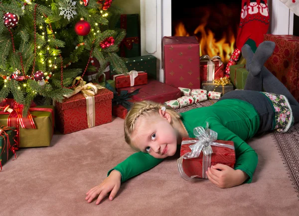 クリスマスと少女 — ストック写真