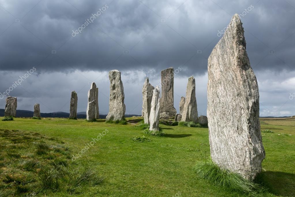 Stáhnout - Megalitické kamenný kruh 3000 BC na ostrově lewis a harris, Hebridy, Skotsko ve večerním světle - Stock obrázek