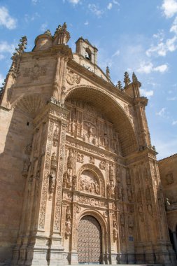 Iglesia del Convento de San Esteban Kilisesi, Salamanca, İspanya. Manastırın yeniden görünüşü gibi bir şey. Seyahat ve turizm.