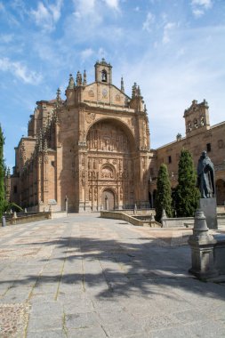 Iglesia del Convento de San Esteban Kilisesi, Salamanca, İspanya. Manastırın yeniden görünüşü gibi bir şey. Seyahat ve turizm.