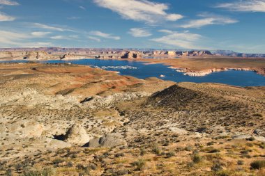 Arizona 'daki Powell Gölü manzarası. ABD 'de seyahat ve turizm