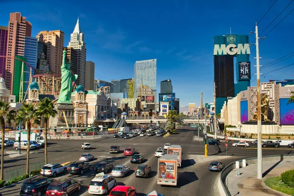 Las Vegas, ABD, Kasım 2013: Las Vegas, Nevada 'da MGM, New York, Hakkasan ve Aria' da Tropicana Bulvarı 'nda