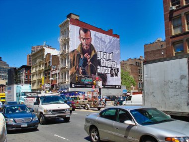 New York, ABD, Mayıs 2008: Grand Theft Auto veya GTA şehrin işlek caddelerinde duvar panosu boyadı