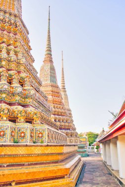 Bangkok, Tayland, Aralık 2011: Wat Pho Tapınağı, Bangkok, Tayland, Phra Chedi Rai 'yi gösteriyor.